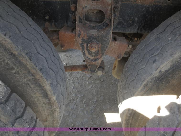 image for item F6886 1989 Freightliner FLC-64T dump truck