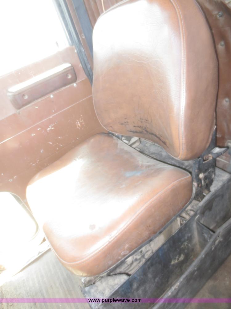 image for item F6886 1989 Freightliner FLC-64T dump truck