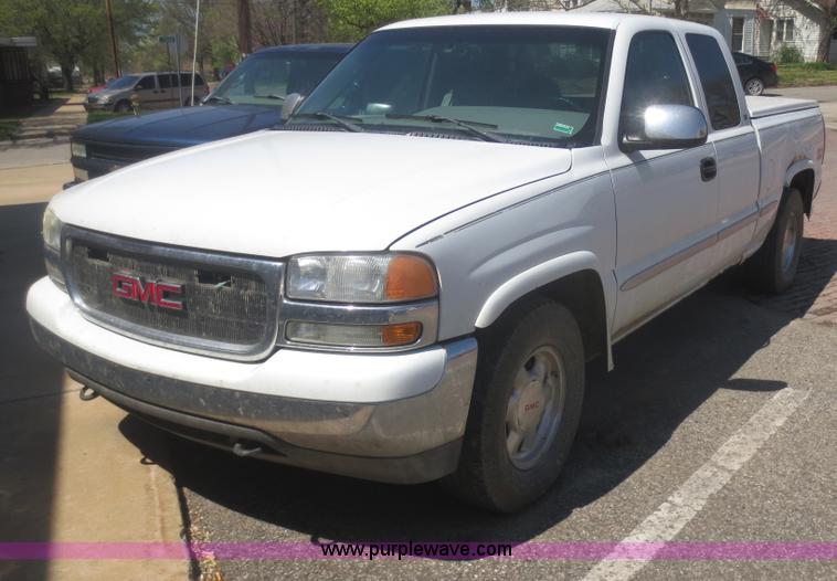 image for item F6889 2000 GMC Sierra 1500 Z-71 pickup truck