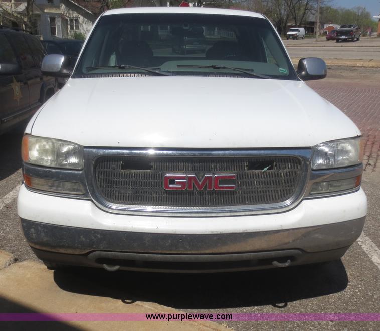 image for item F6889 2000 GMC Sierra 1500 Z-71 pickup truck