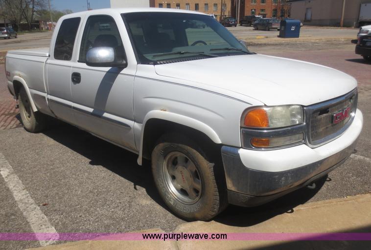 image for item F6889 2000 GMC Sierra 1500 Z-71 pickup truck