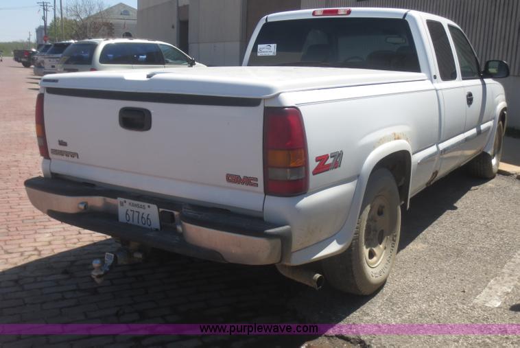 image for item F6889 2000 GMC Sierra 1500 Z-71 pickup truck