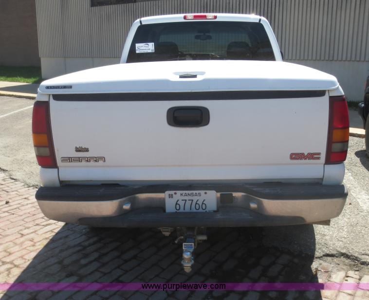 image for item F6889 2000 GMC Sierra 1500 Z-71 pickup truck