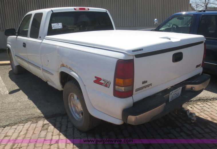 image for item F6889 2000 GMC Sierra 1500 Z-71 pickup truck