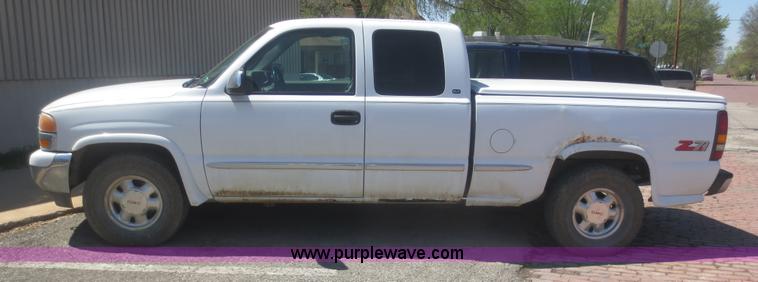 image for item F6889 2000 GMC Sierra 1500 Z-71 pickup truck