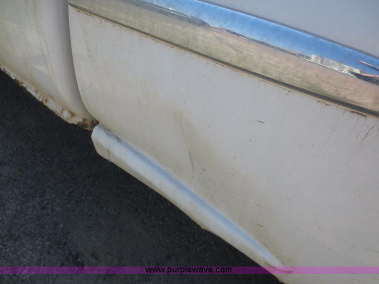 image for item F6889 2000 GMC Sierra 1500 Z-71 pickup truck