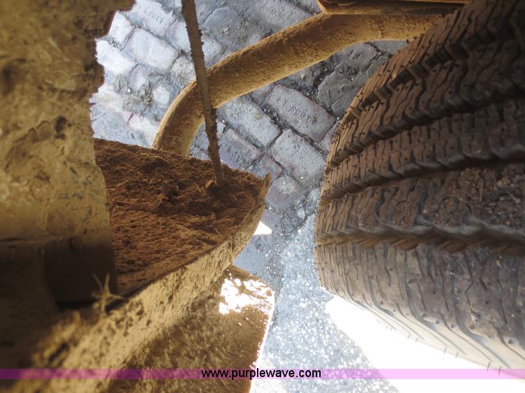 image for item F6889 2000 GMC Sierra 1500 Z-71 pickup truck