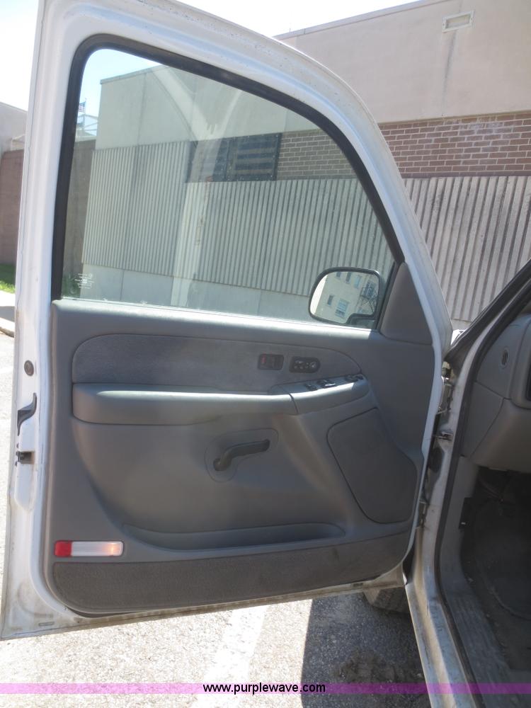 image for item F6889 2000 GMC Sierra 1500 Z-71 pickup truck