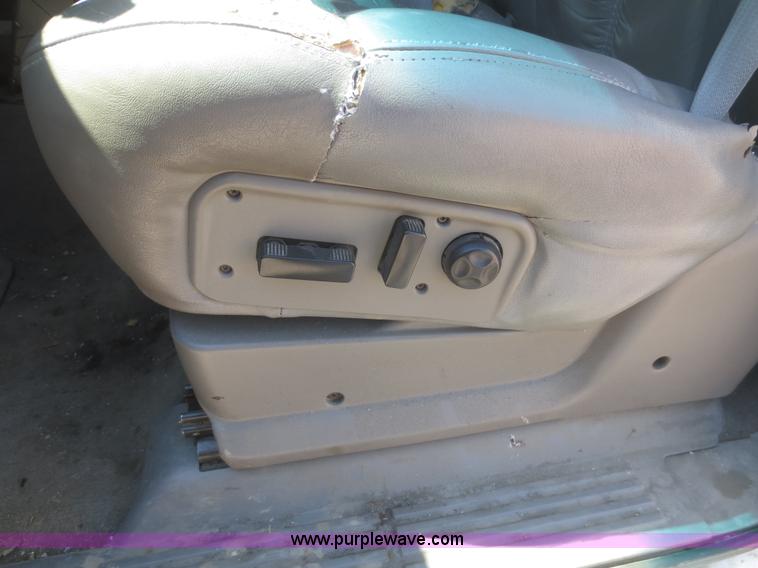 image for item F6889 2000 GMC Sierra 1500 Z-71 pickup truck