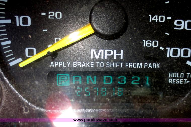 image for item F6889 2000 GMC Sierra 1500 Z-71 pickup truck