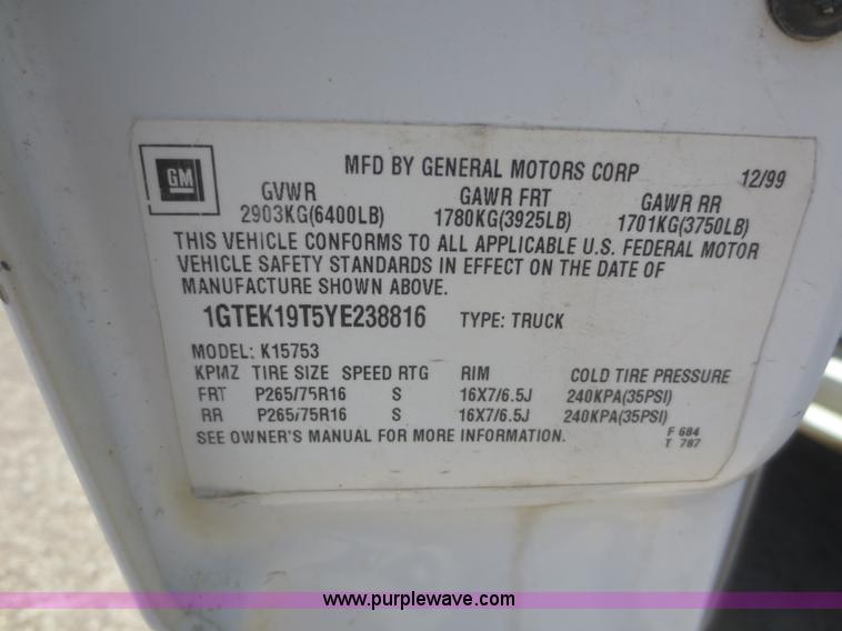 image for item F6889 2000 GMC Sierra 1500 Z-71 pickup truck