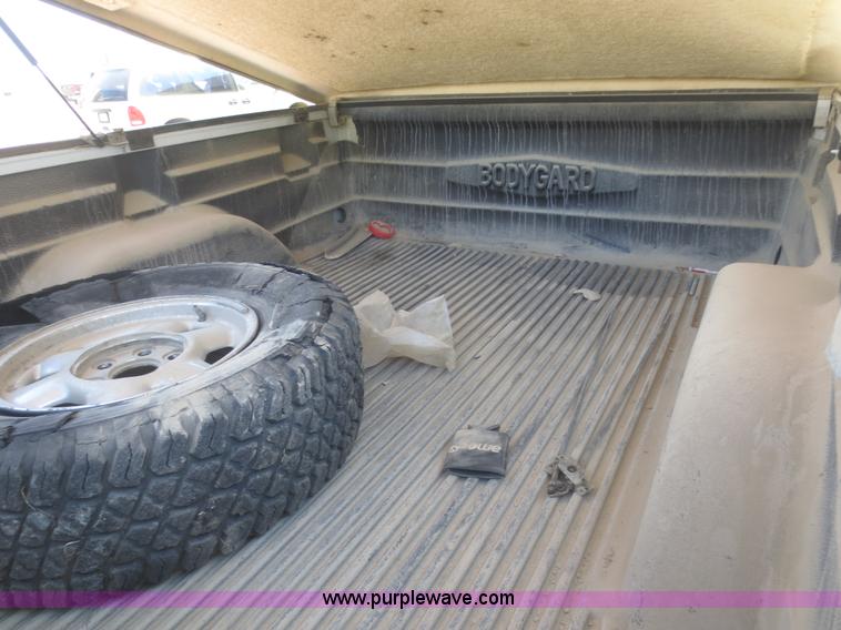 image for item F6889 2000 GMC Sierra 1500 Z-71 pickup truck