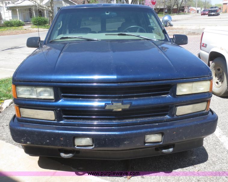 image for item F6890 1999 Chevrolet Tahoe Z-71 SUV