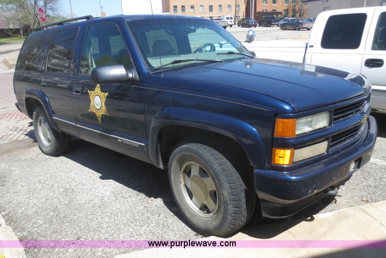 image for item F6890 1999 Chevrolet Tahoe Z-71 SUV