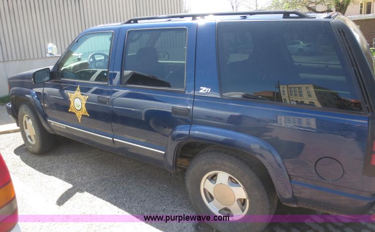 image for item F6890 1999 Chevrolet Tahoe Z-71 SUV