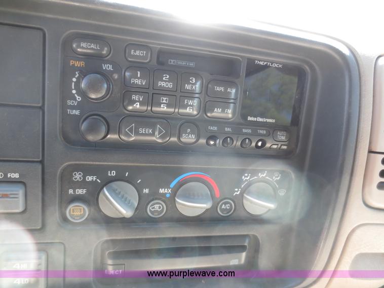 image for item F6890 1999 Chevrolet Tahoe Z-71 SUV