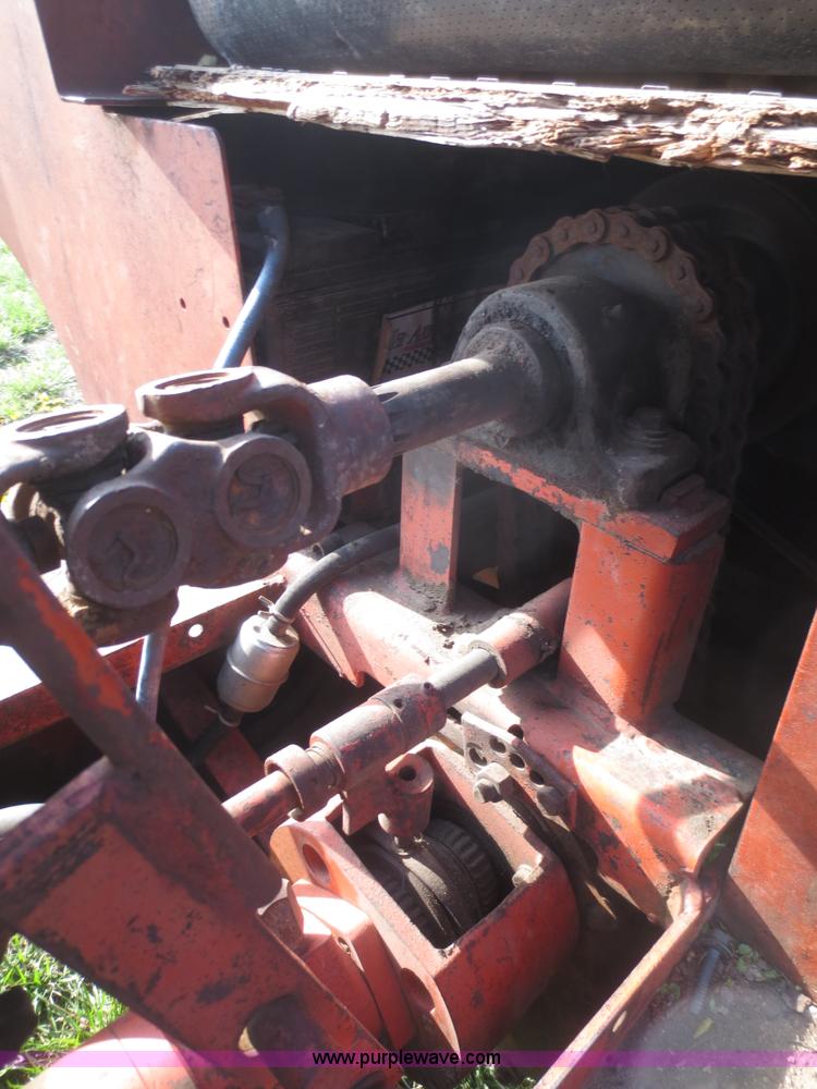 image for item F6896 Ditch Witch R65 trencher