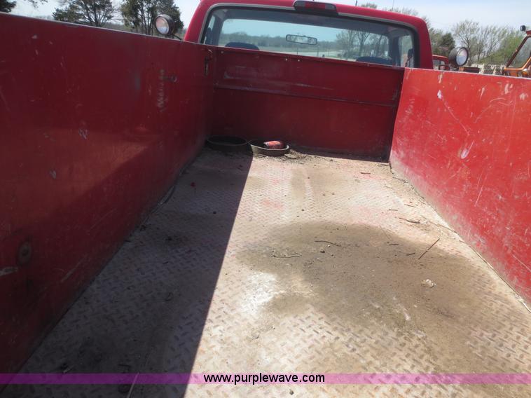 image for item F6897 1994 Ford F250 HD XL utility truck