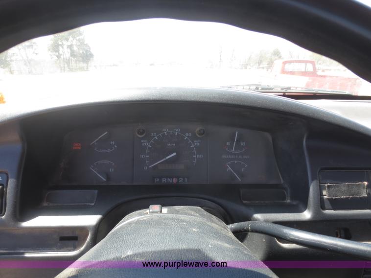 image for item F6897 1994 Ford F250 HD XL utility truck