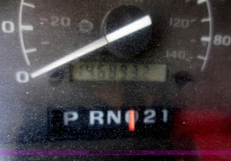 image for item F6897 1994 Ford F250 HD XL utility truck