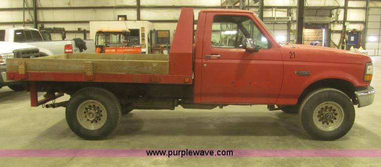 image for item F7334 1994 Ford F250 flatbed truck