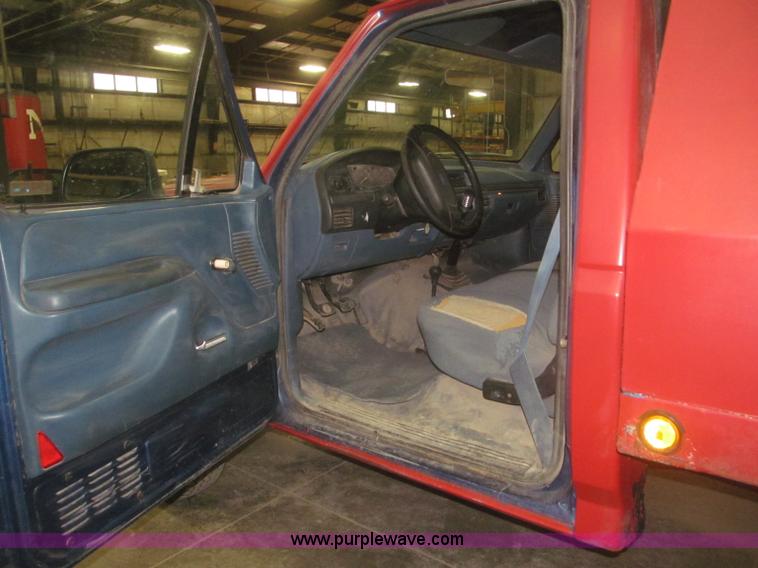 image for item F7334 1994 Ford F250 flatbed truck