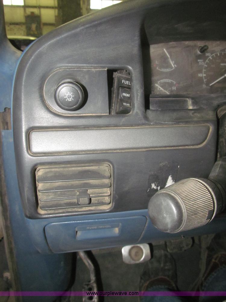 image for item F7334 1994 Ford F250 flatbed truck