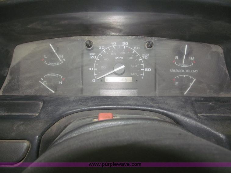 image for item F7334 1994 Ford F250 flatbed truck