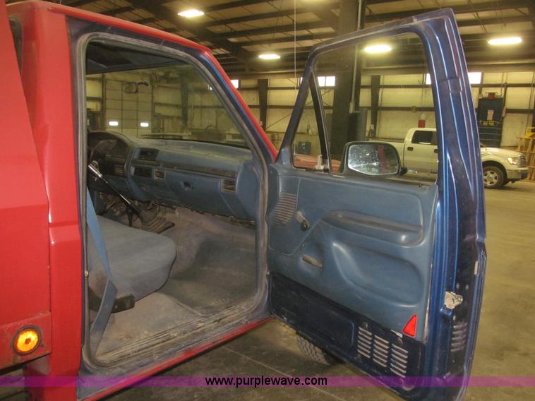 image for item F7334 1994 Ford F250 flatbed truck