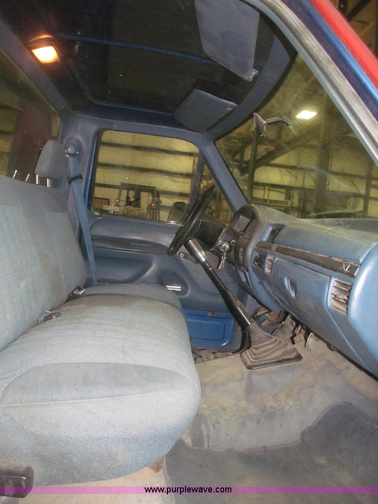 image for item F7334 1994 Ford F250 flatbed truck