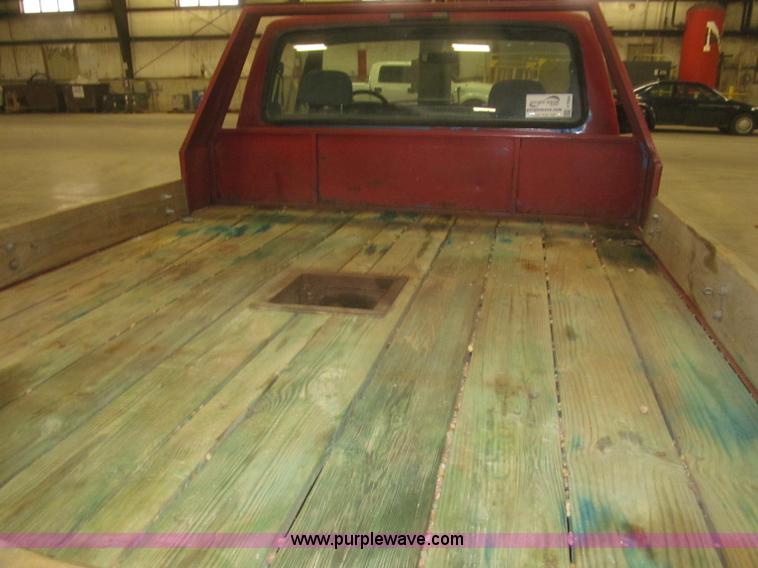 image for item F7334 1994 Ford F250 flatbed truck