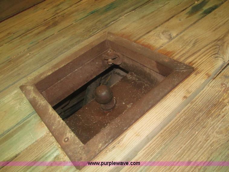 image for item F7334 1994 Ford F250 flatbed truck