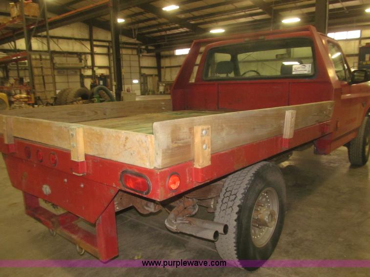 image for item F7334 1994 Ford F250 flatbed truck
