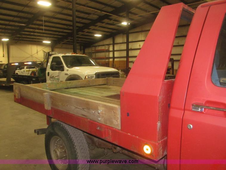 image for item F7334 1994 Ford F250 flatbed truck