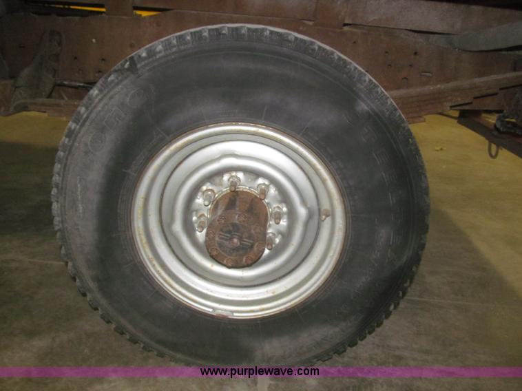 image for item F7334 1994 Ford F250 flatbed truck