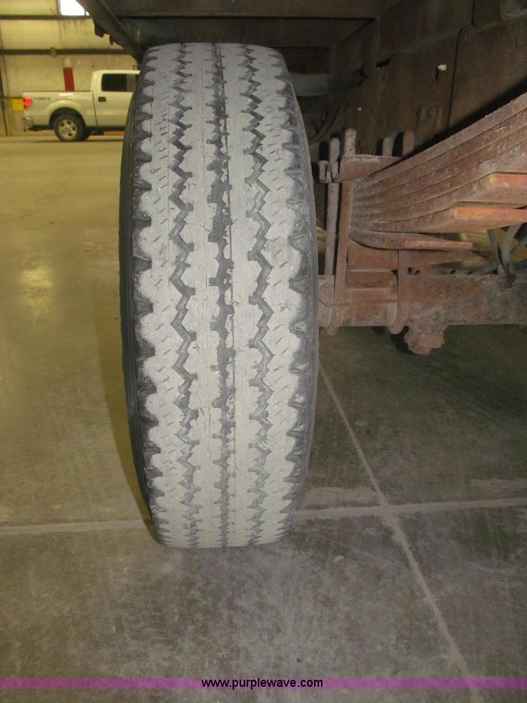 image for item F7334 1994 Ford F250 flatbed truck