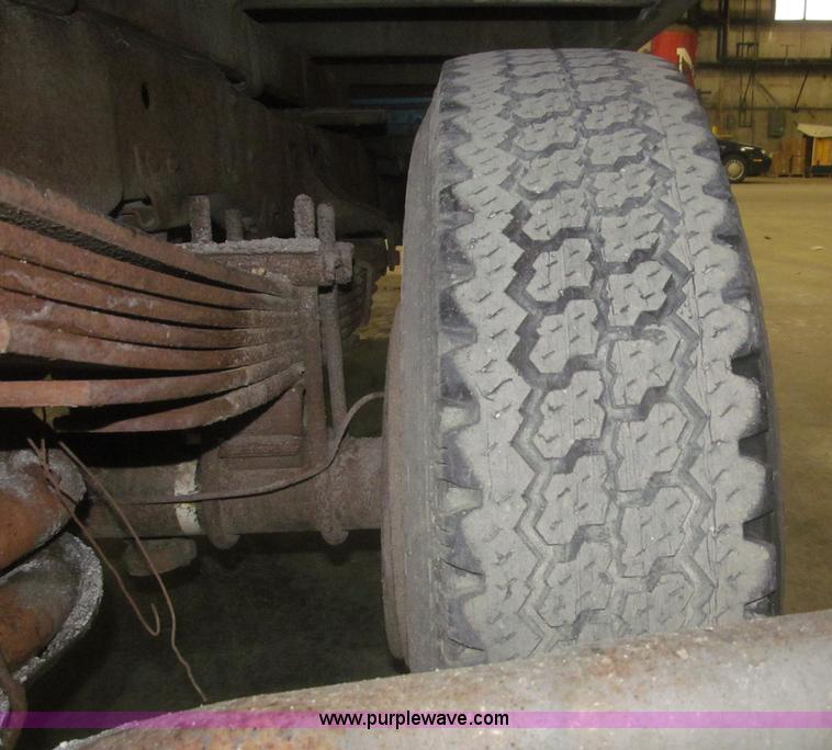 image for item F7334 1994 Ford F250 flatbed truck