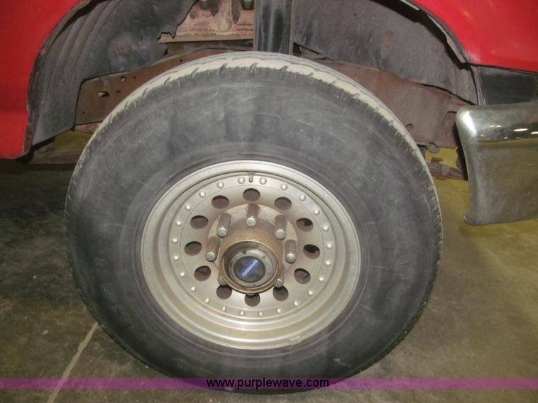 image for item F7334 1994 Ford F250 flatbed truck