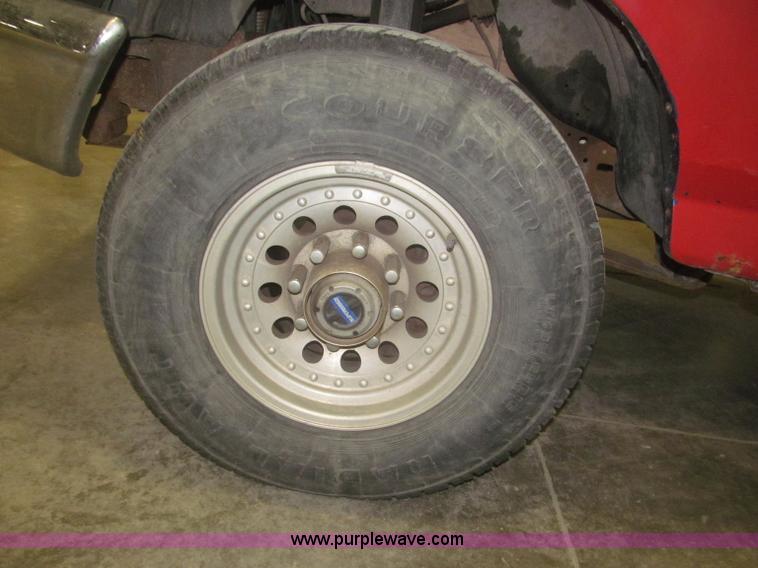 image for item F7334 1994 Ford F250 flatbed truck