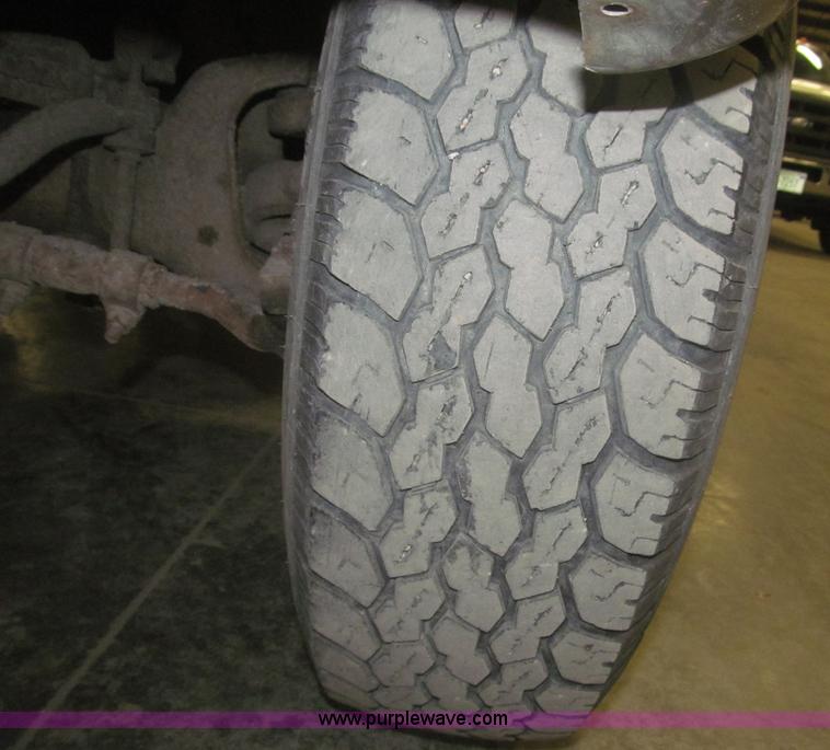 image for item F7334 1994 Ford F250 flatbed truck