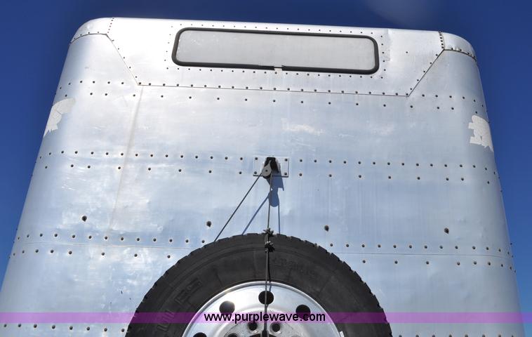 image for item G6450 1993 Wilson PSDCL-302 cattle pot trailer