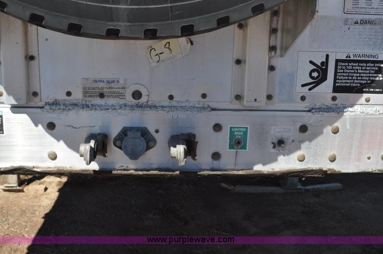 image for item G6450 1993 Wilson PSDCL-302 cattle pot trailer