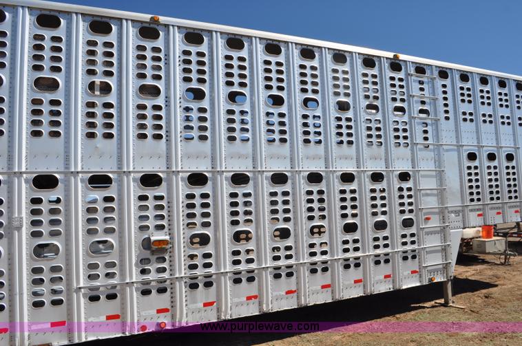 image for item G6450 1993 Wilson PSDCL-302 cattle pot trailer