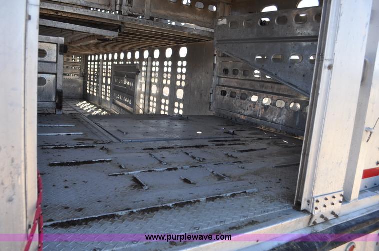 image for item G6450 1993 Wilson PSDCL-302 cattle pot trailer