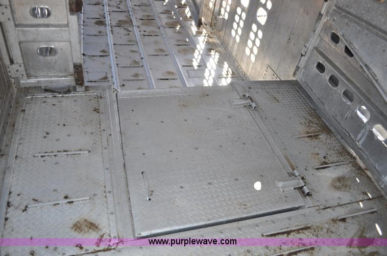 image for item G6450 1993 Wilson PSDCL-302 cattle pot trailer