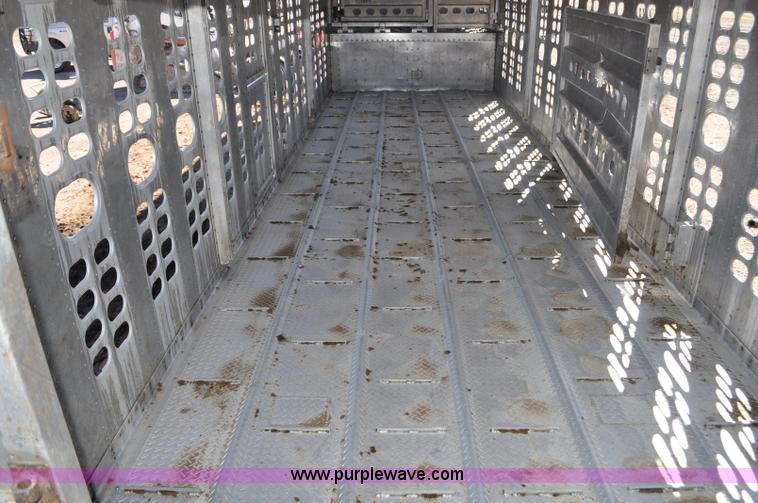 image for item G6450 1993 Wilson PSDCL-302 cattle pot trailer