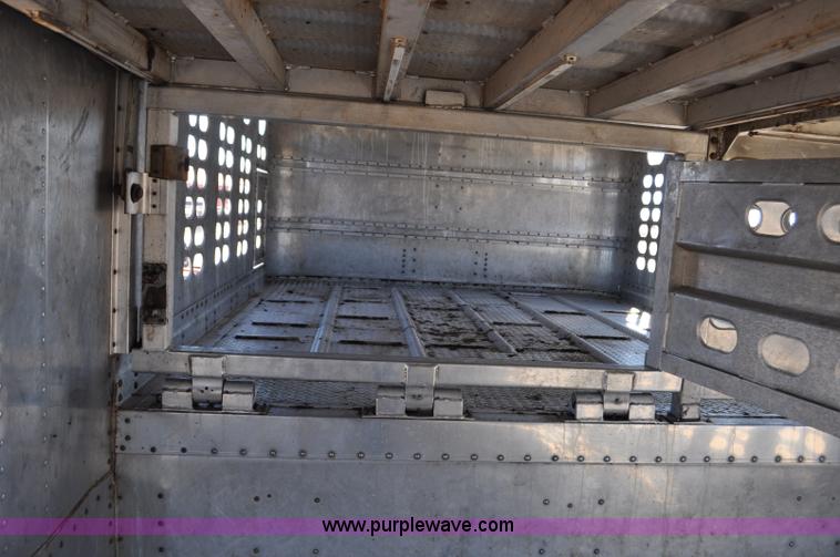 image for item G6450 1993 Wilson PSDCL-302 cattle pot trailer