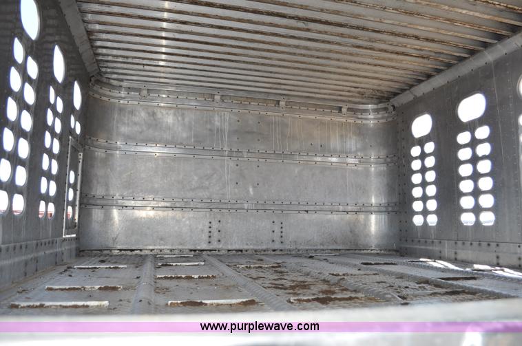 image for item G6450 1993 Wilson PSDCL-302 cattle pot trailer