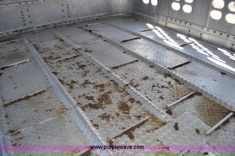 image for item G6450 1993 Wilson PSDCL-302 cattle pot trailer