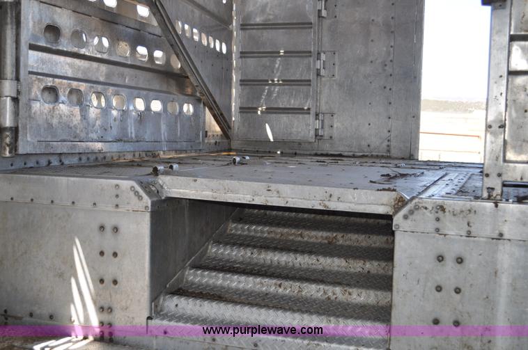 image for item G6450 1993 Wilson PSDCL-302 cattle pot trailer